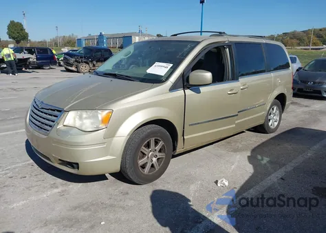 2010 Chrysler Town & Country Touring из США, поврежденный, VIN 2A4RR5D10AR271784